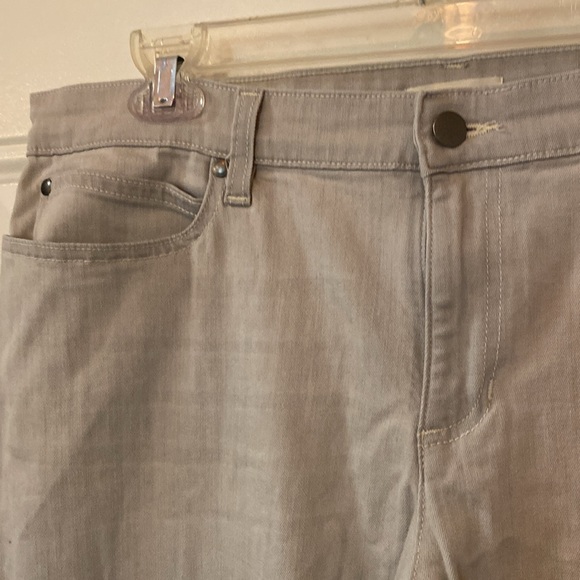 EUC Eileen Fisher Cream/Ivory Colored Jeans, Size 16, Waist flat-19”,Inseam-26” - Picture 2 of 8